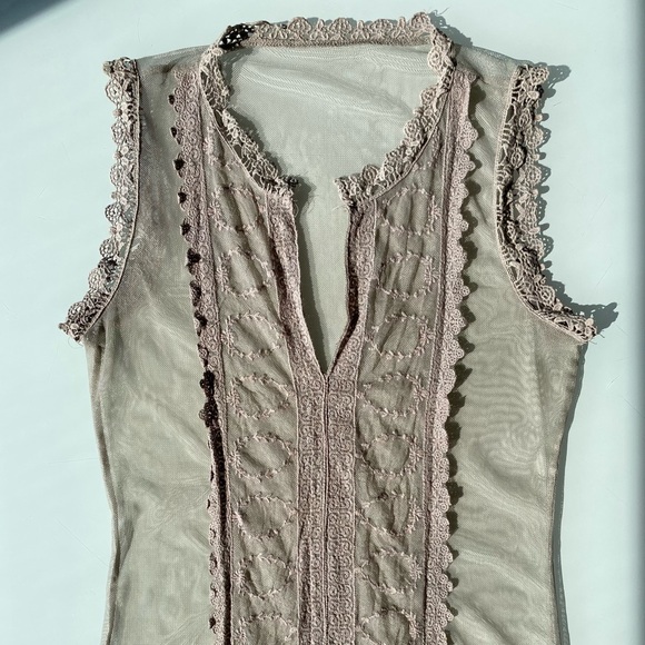 Bundle of 2 lace tops - Picture 3 of 9